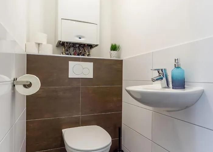 Apartamento In Quiet Area With Balcony And Parking, Walking Distance To U1 Metro Viena