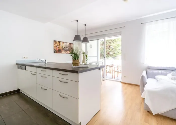 Apartamento In Quiet Area With Balcony And Parking, Walking Distance To U1 Metro Viena