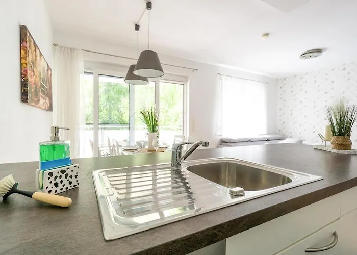 Apartamento In Quiet Area With Balcony And Parking, Walking Distance To U1 Metro