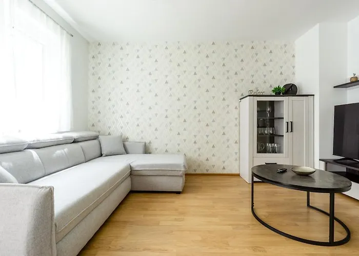In Quiet Area With Balcony And Parking, Walking Distance To U1 Metro Viena