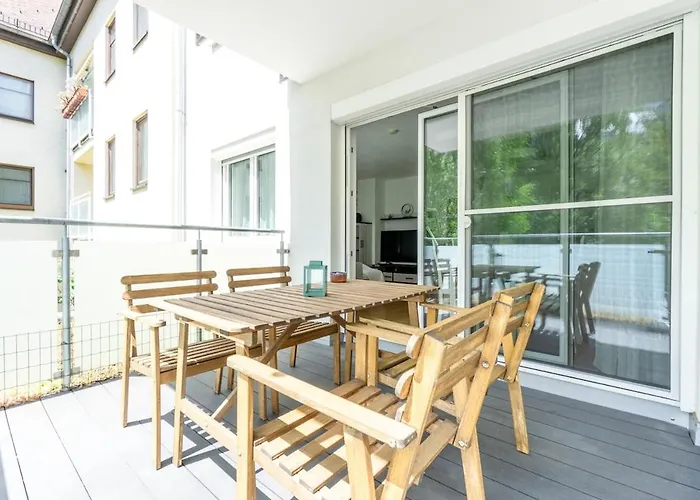 Apartamento In Quiet Area With Balcony And Parking, Walking Distance To U1 Metro Viena