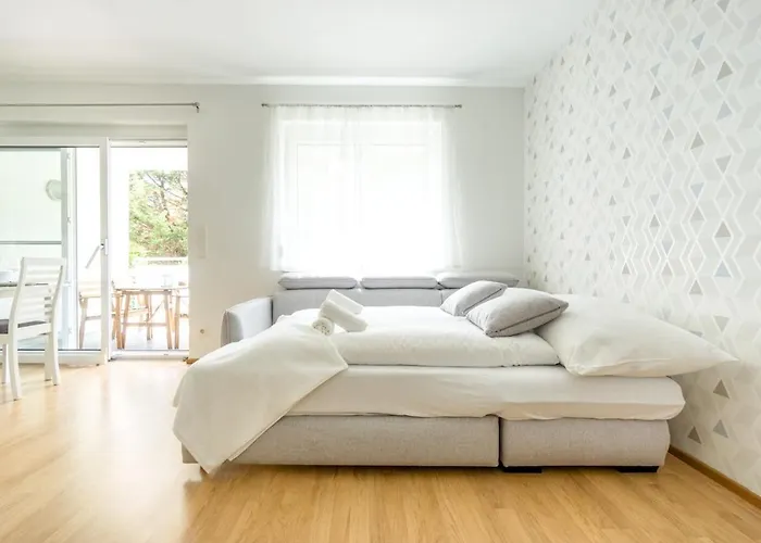 In Quiet Area With Balcony And Parking, Walking Distance To U1 Metro Apartamento