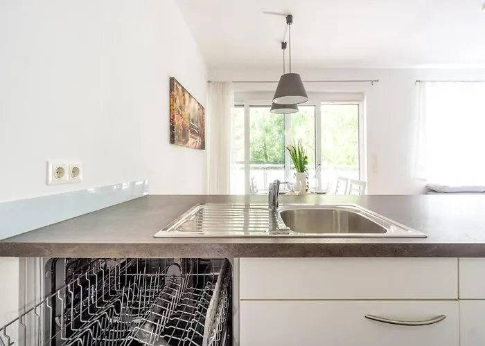 Apartamento In Quiet Area With Balcony And Parking, Walking Distance To U1 Metro