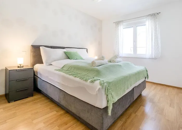 In Quiet Area With Balcony And Parking, Walking Distance To U1 Metro