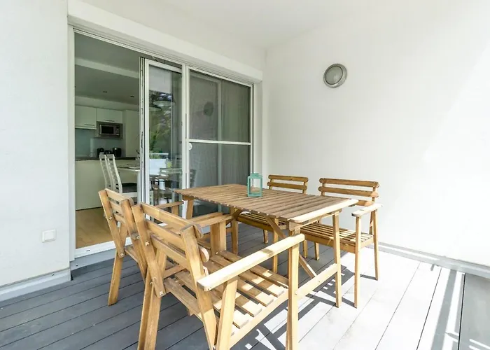 Apartamento In Quiet Area With Balcony And Parking, Walking Distance To U1 Metro