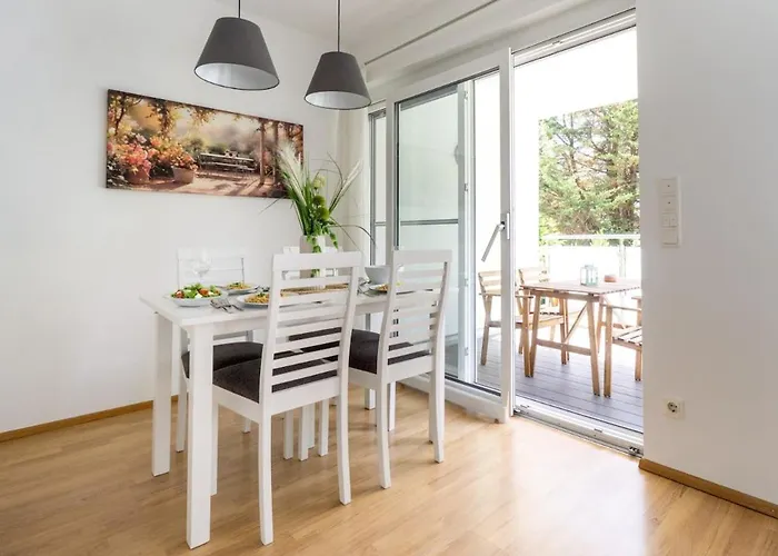 In Quiet Area With Balcony And Parking, Walking Distance To U1 Metro