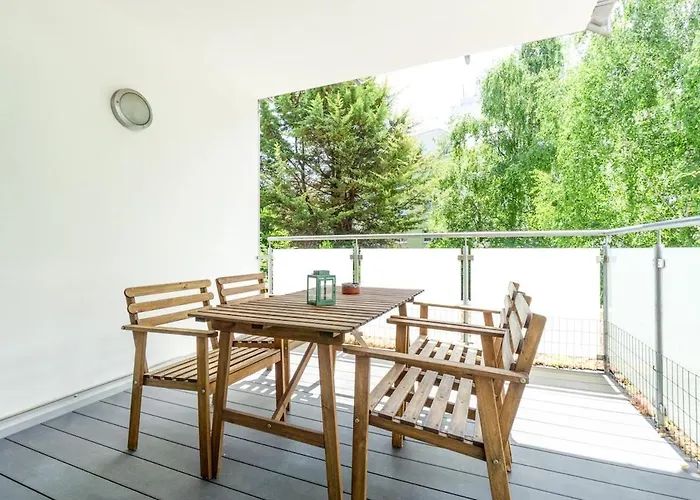 In Quiet Area With Balcony And Parking, Walking Distance To U1 Metro Apartamento *