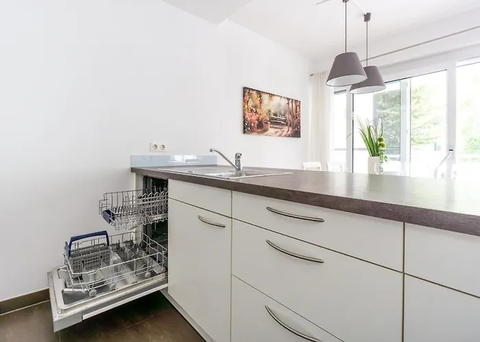 In Quiet Area With Balcony And Parking, Walking Distance To U1 Metro