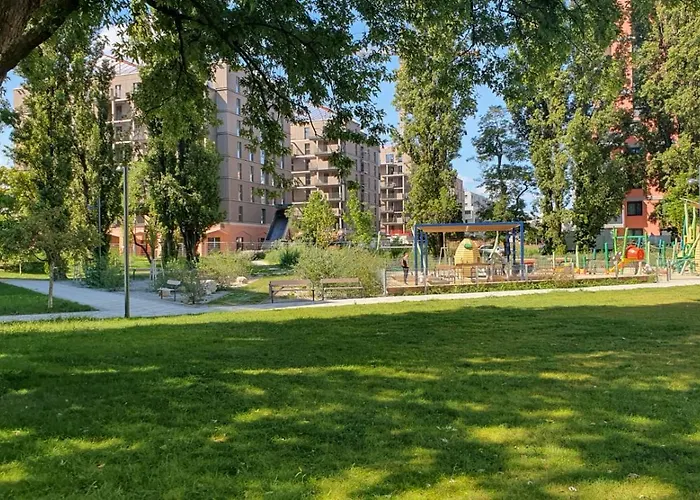 Apartamento In Quiet Area With Balcony And Parking, Walking Distance To U1 Metro Viena