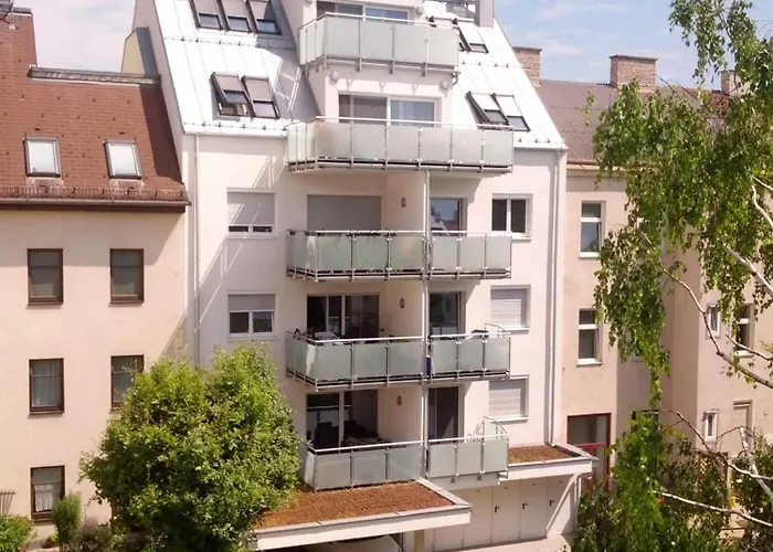 In Quiet Area With Balcony And Parking, Walking Distance To U1 Metro Viena